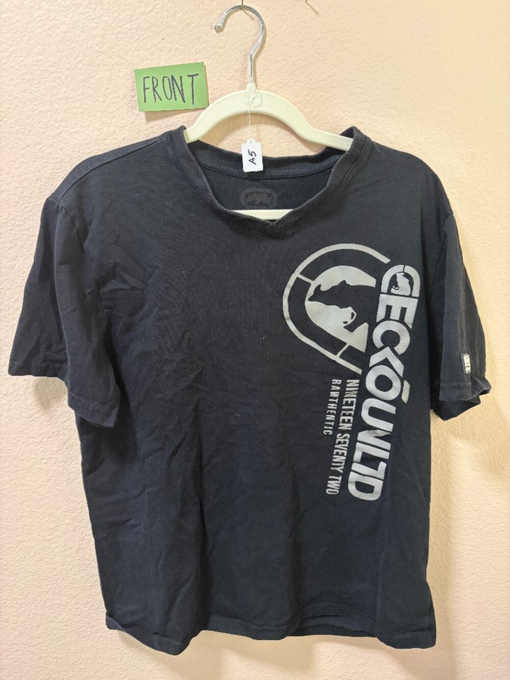 [ECKO UNLTD] Black V-Neck - Large